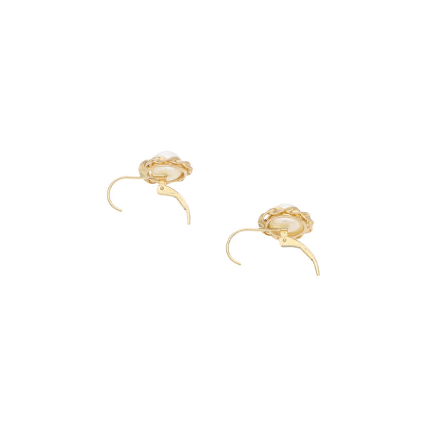 Aretes diseño especial con perlas en oro amarillo 14 kilates.