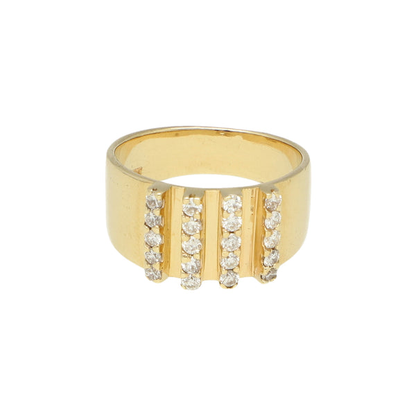 Anillo diseño especial con diamantes en oro amarillo 14 kilates.