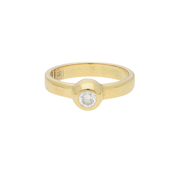 Anillo solitario con diamante en oro amarillo 14 kilates.