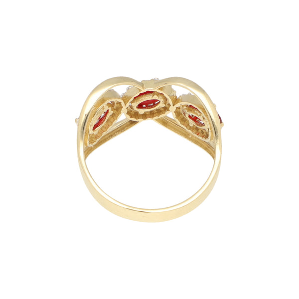 Anillo calado con circonias y sintéticos en oro amarillo 14 kilates.