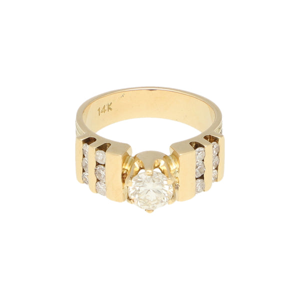 Anillo estilizado con diamantes en oro amarillo 14 kilates.