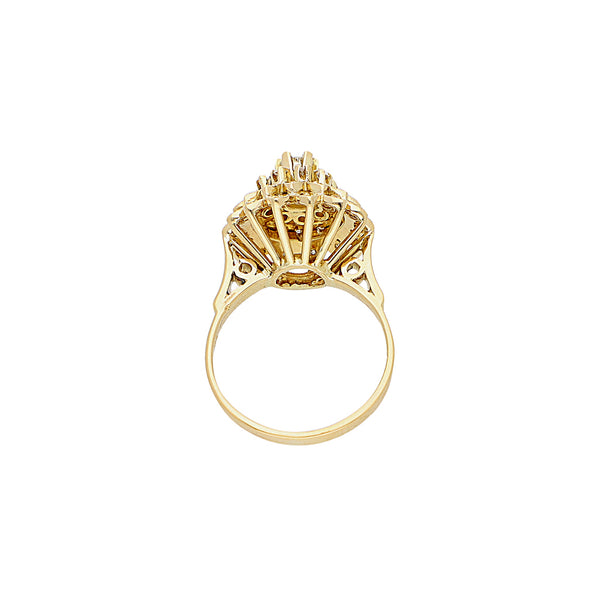 Anillo estilizado con diamantes en oro amarillo 14 kilates.