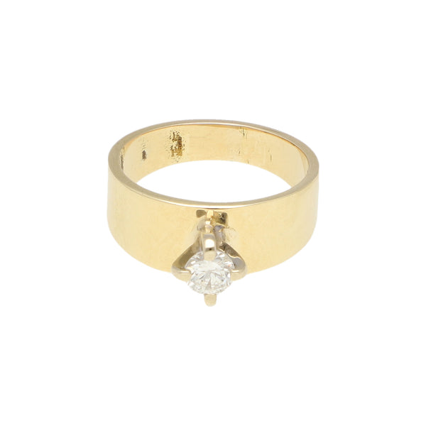 Anillo solitario con diamante en oro amarillo 14 kilates.