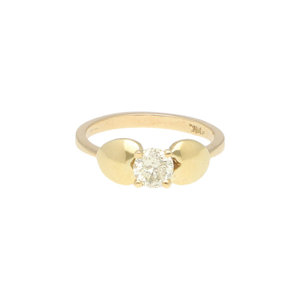 Anillo diseño especial con diamante en oro amarillo 14 kilates.