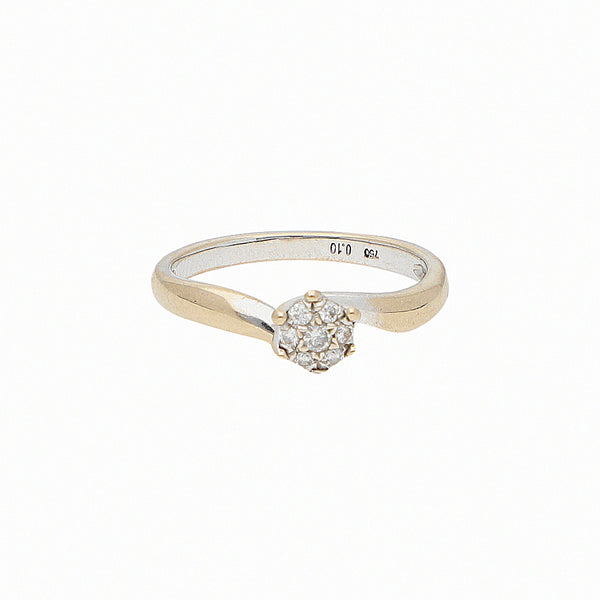 Anillo de compromiso con diamantes en oro blanco 18 kilates.