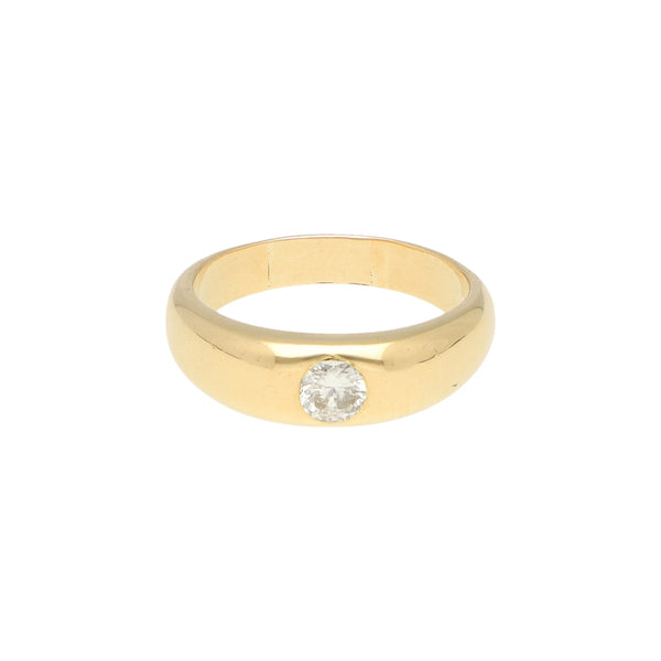 Anillo solitario con diamante en oro amarillo 18 kilates.