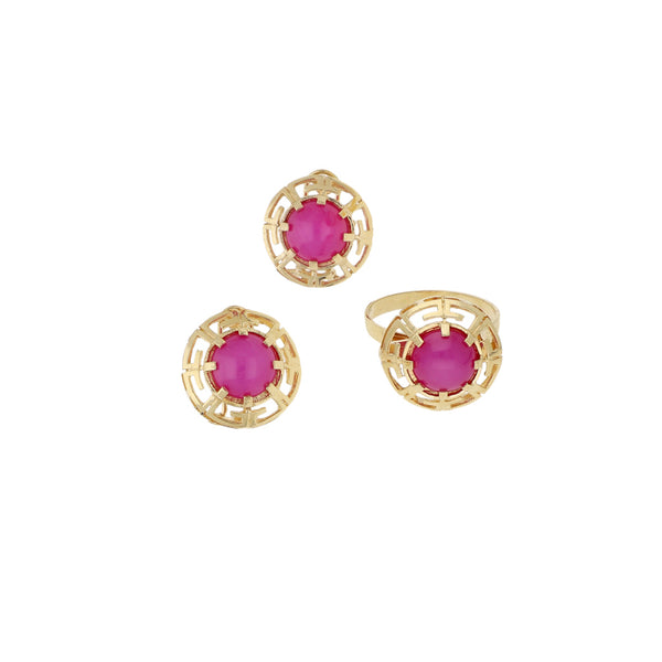 Juego de anillo y aretes calados con rubies estrella en oro amarillo 14 kilates.