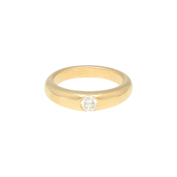 Anillo solitario con diamante en oro amarillo 18 kilates.