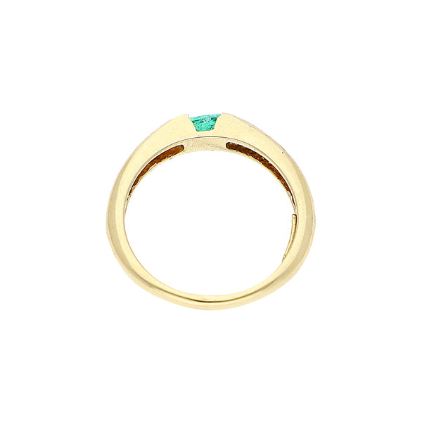 Anillo liso con esmeralda en oro amarillo 14 kilates.