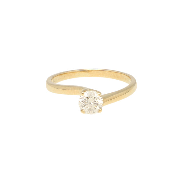 Anillo solitario con diamante en oro amarillo 14 kilates.