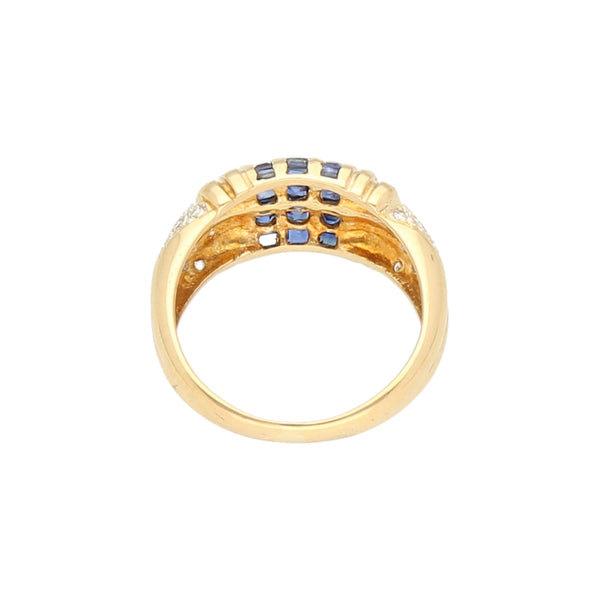 Anillo diseño especial con diamantes y zafiros en oro amarillo 18 kilates.