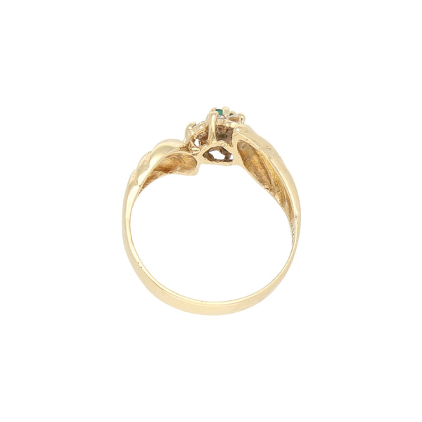 Anillo diseño especial con sintéticos en oro amarillo 14 kilates.