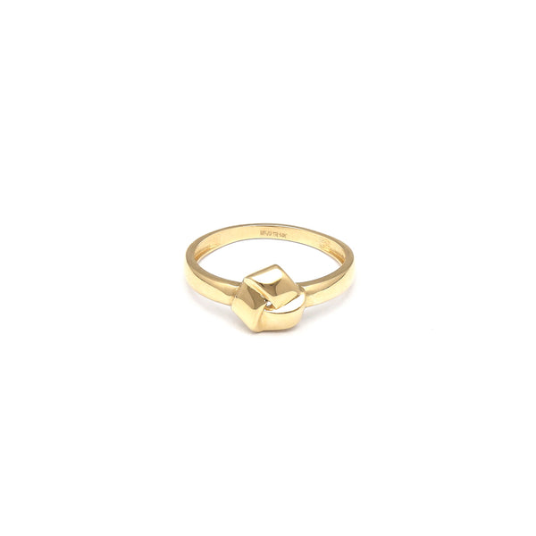 Anillo liso motivo nudo en oro amarillo 14 kilates.