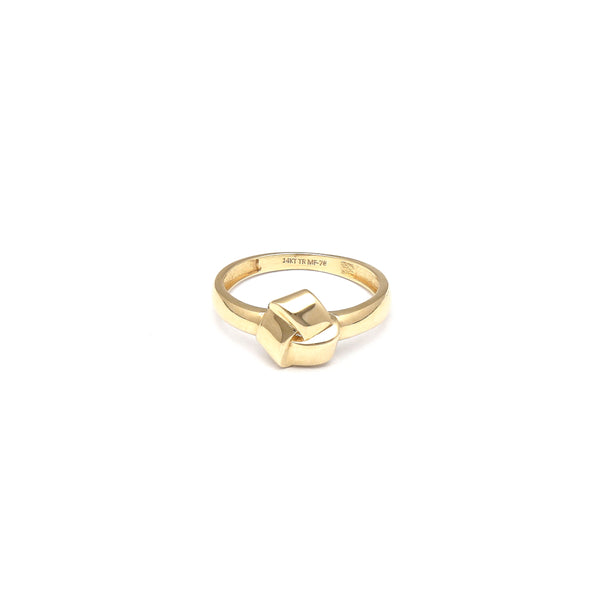 Anillo liso motivo nudo en oro amarillo 14 kilates.