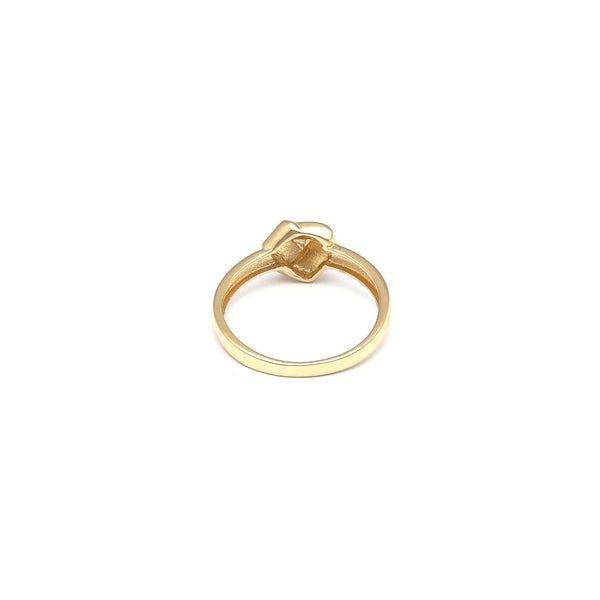 Anillo liso motivo nudo en oro amarillo 14 kilates.