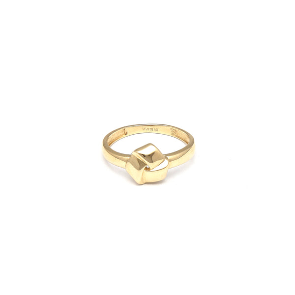 Anillo liso motivo nudo en oro amarillo 14 kilates.