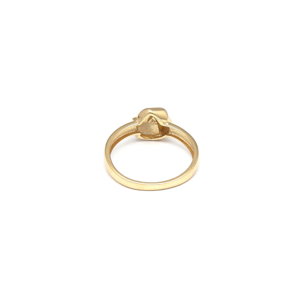 Anillo liso motivo nudo en oro amarillo 14 kilates.