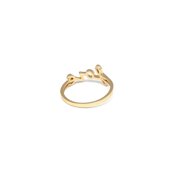 Anillo liso motivo letras en oro amarillo 14 kilates.