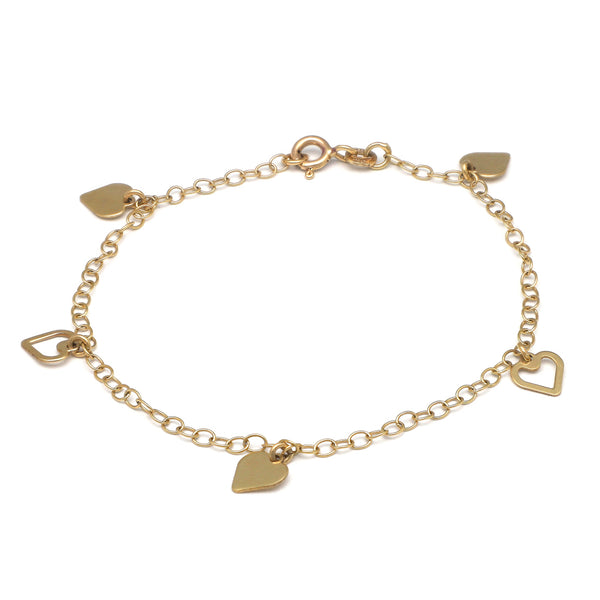 Pulsera eslabón cruzado con colgantes motivo corazón en oro amarillo 14 kilates.