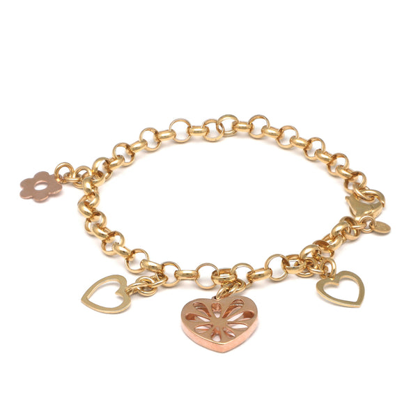 Pulsera eslabón cruzado laminado con colgantes motivo corazones y flor en oro dos tonos 14 kilates.