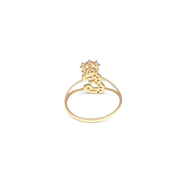 Anillo estilizado motivo letra E con corona y circonias en oro amarillo 14 kilates.