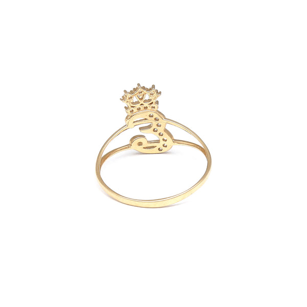 Anillo estilizado motivo letra E con corona y circonias en oro amarillo 14 kilates.