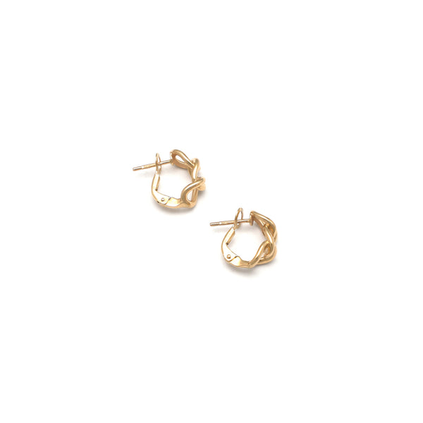 Aretes barbados en oro amarillo 14 kilates.