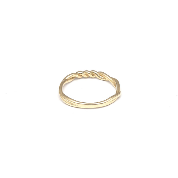 Anillo torzal en oro amarillo 14 kilates.