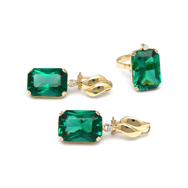 Juego de anillo y aretes estilizados con diamantes y cuarzos verdes en oro amarillo 14 kilates.