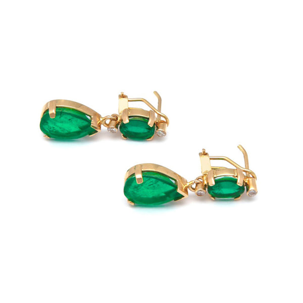 Aretes diseño especial con esmeraldas, cuarzos y circonias en oro amarillo 14 kilates.