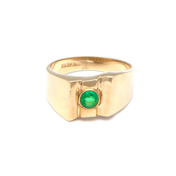 Anillo tipo sello con esmeralda en oro amarillo 14 kilates.