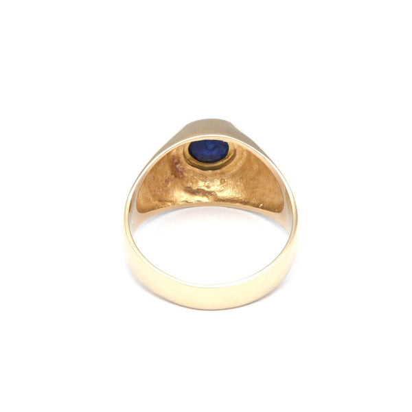 Anillo diseño especial con zafiro en oro amarillo 14 kilates.