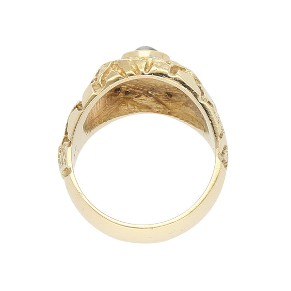 Anillo diseño especial con sinteticos en oro amarillo 14 kilates.