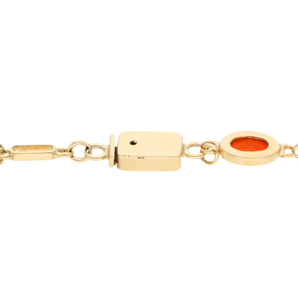 Pulsera eslabón combinado con coral en oro amarillo 14 kilates.