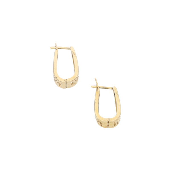 Aretes calados en oro amarillo 14 kilates.