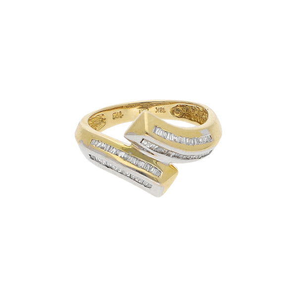 Anillo estilizado con diamantes en oro amarillo 18 kilates.