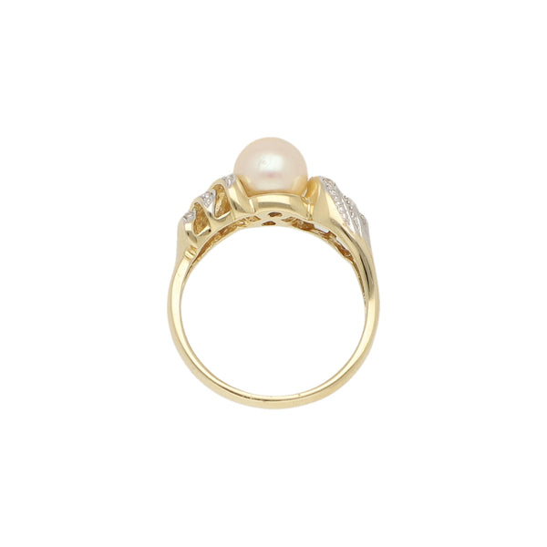 Anillo diseño especial con diamantes y perla en oro amarillo 14 kilates.