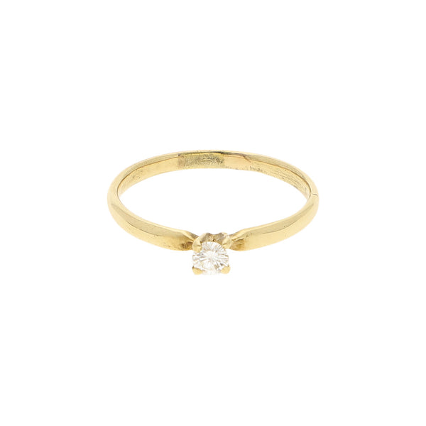 Anillo solitario con diamante en oro amarillo 14 kilates.