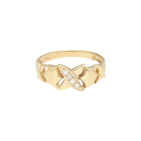 Anillo diseño especial motivo XOXO con circonias en oro amarillo 14 kilates.