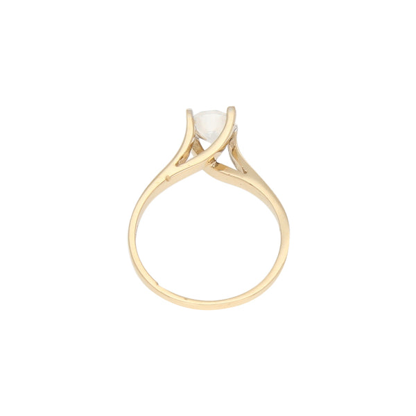 Anillo solitario con circonia en oro amarillo 14 kilates.