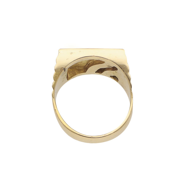 Anillo tipo sello con diamantes en oro amarillo 14 kilates.