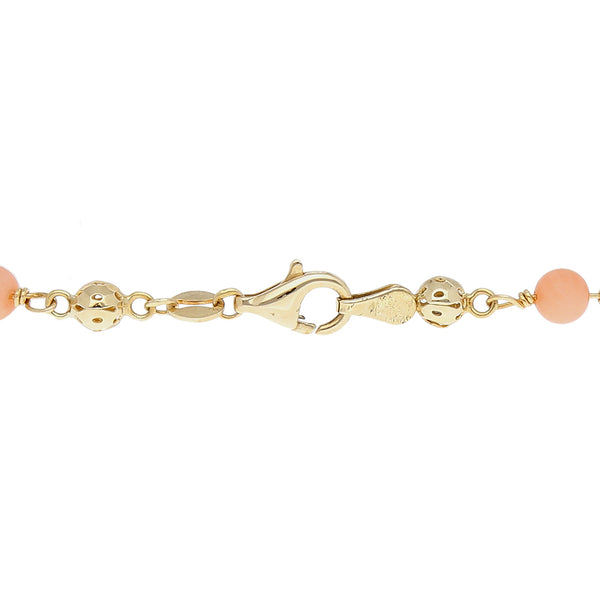 Pulsera eslabón combinado con aplicaciones motivo esferas de coral en oro amarillo 14 kilates.