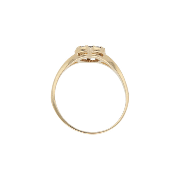 Anillo diseño especial motivo corazón con sinteticos en oro amarillo 14 kilates.