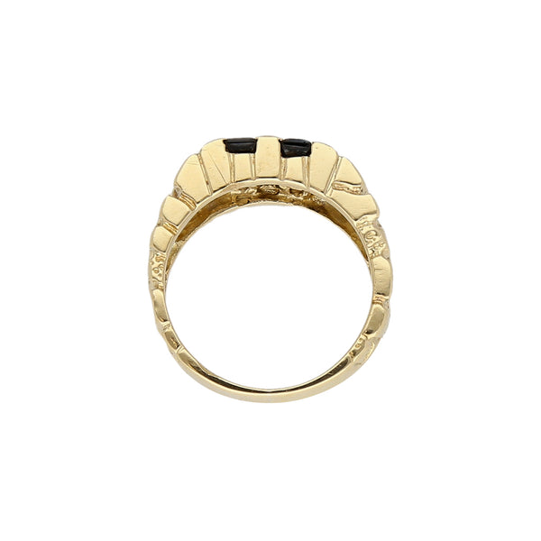 Anillo barroco con diamantes y sintético en oro amarillo 14 kilates.