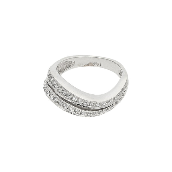 Anillo estilizado con diamantes en oro blanco 14 kilates.