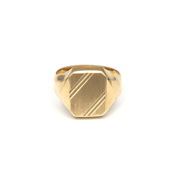 Anillo tipo sello en oro amarillo 14 kilates.