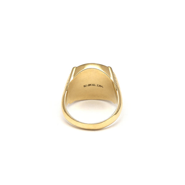 Anillo tipo sello motivo Virgen de Guadalupe con sintéticos en oro amarillo 14 kilates.