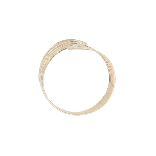 Anillo laminado en oro amarillo 14 kilates.