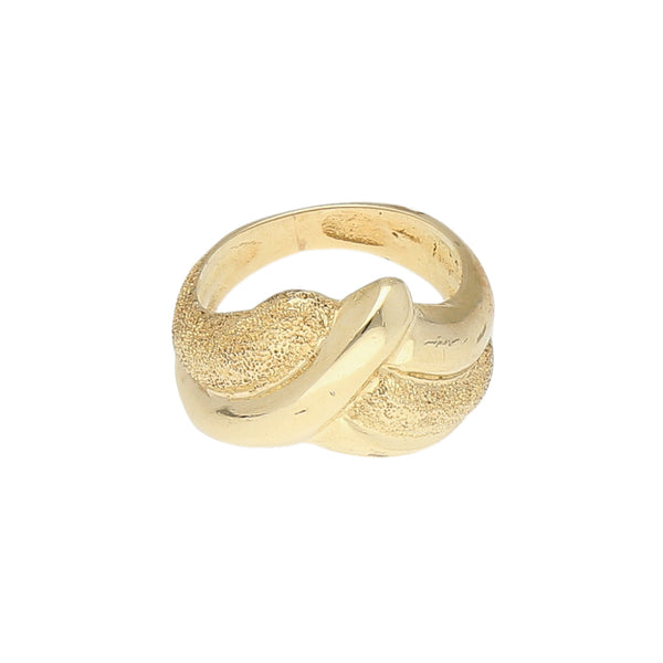 Anillo ondulado en oro amarillo 14 kilates.