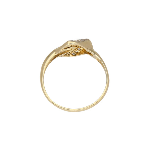 Anillo estilizado con sintéticos en oro amarillo 14 kilates.